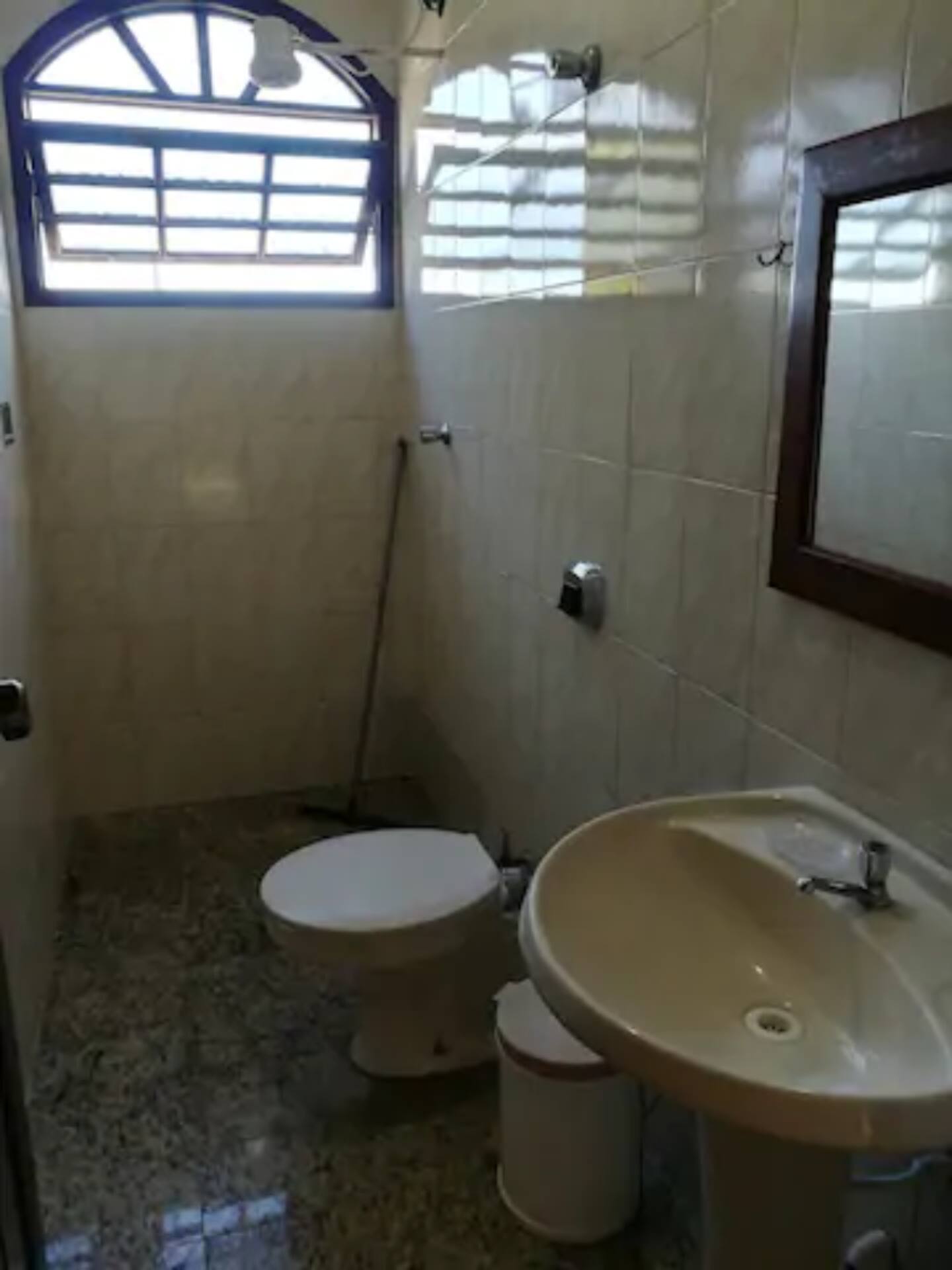 Guanabara/Castelhanos 3 quartos - 2º andar - Imagem 9